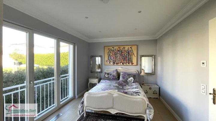 DESIGNERVILLA MIT POOL AN DER LUXEMBURGISCHEN GRENZE!