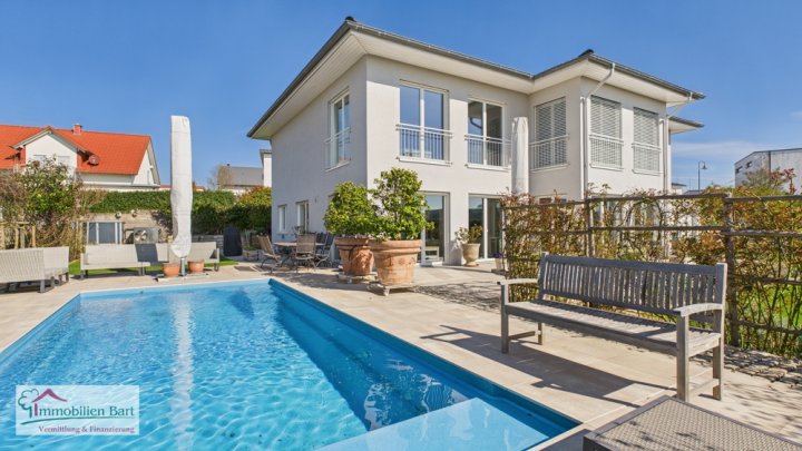 DESIGNERVILLA MIT POOL AN DER LUXEMBURGISCHEN GRENZE!