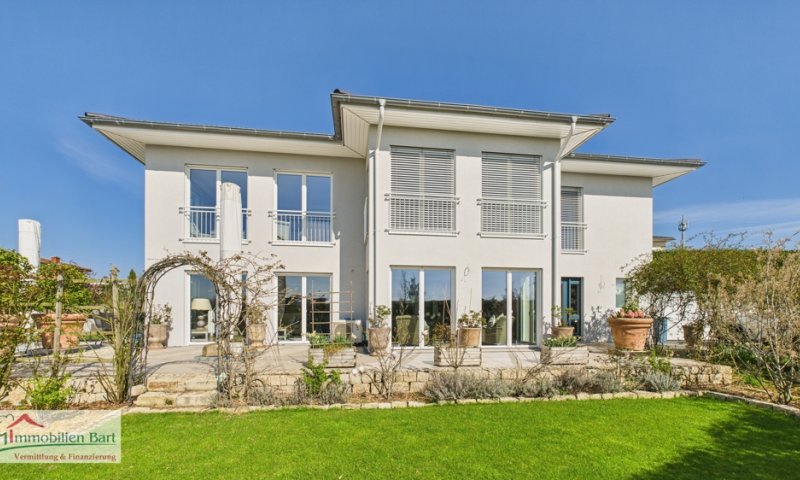 DESIGNERVILLA MIT POOL AN DER LUXEMBURGISCHEN GRENZE!