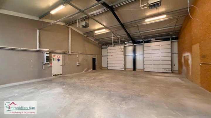 HALLEN UND BÜROS / 538 M² NUTZFLÄCHE / GRENZE L-REMICH/SCHENGEN