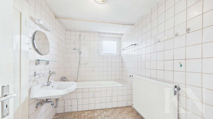 Großzügige Doppelhaushälfte mit ca. 311 m² Wohnfläche und vielseitigem Entwicklungspotenzial