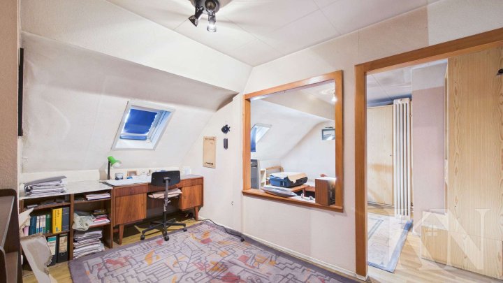 Großzügige Doppelhaushälfte mit ca. 311 m² Wohnfläche und vielseitigem Entwicklungspotenzial