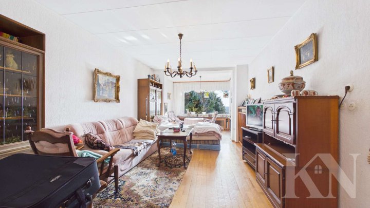 Großzügige Doppelhaushälfte mit ca. 311 m² Wohnfläche und vielseitigem Entwicklungspotenzial