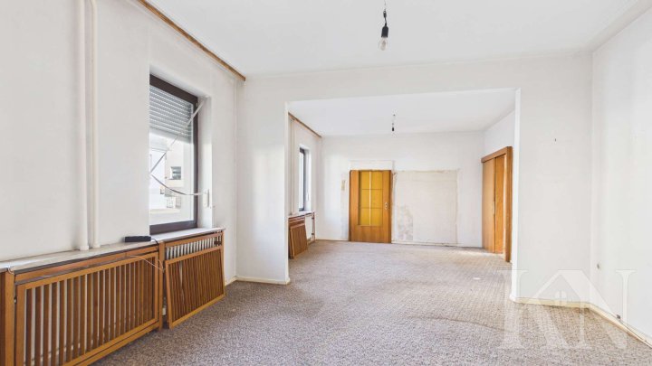 Großzügige Doppelhaushälfte mit ca. 311 m² Wohnfläche und vielseitigem Entwicklungspotenzial