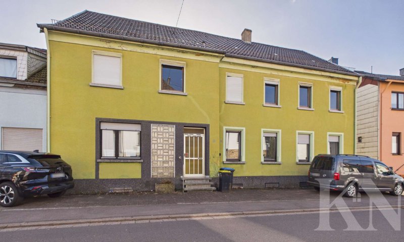 Großzügige Doppelhaushälfte mit ca. 311 m² Wohnfläche und vielseitigem Entwicklungspotenzial