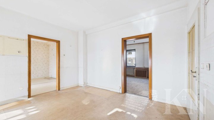 Großzügige Doppelhaushälfte mit ca. 311 m² Wohnfläche und vielseitigem Entwicklungspotenzial