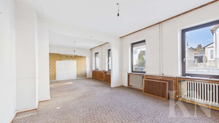 Großzügige Doppelhaushälfte mit ca. 311 m² Wohnfläche und vielseitigem Entwicklungspotenzial