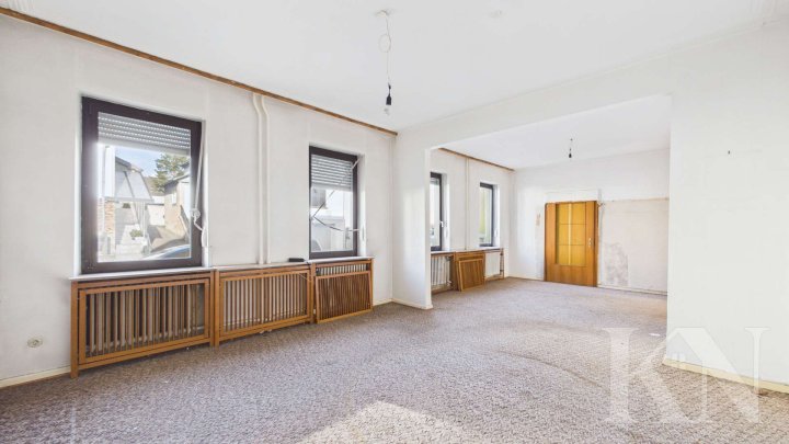 Großzügige Doppelhaushälfte mit ca. 311 m² Wohnfläche und vielseitigem Entwicklungspotenzial