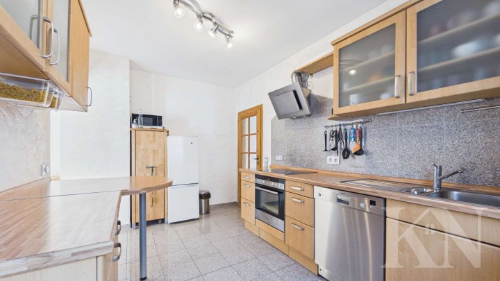 Großzügiges Wohnen in Merzig – Einfamilienhaus mit Garten, Balkon & Wintergarten