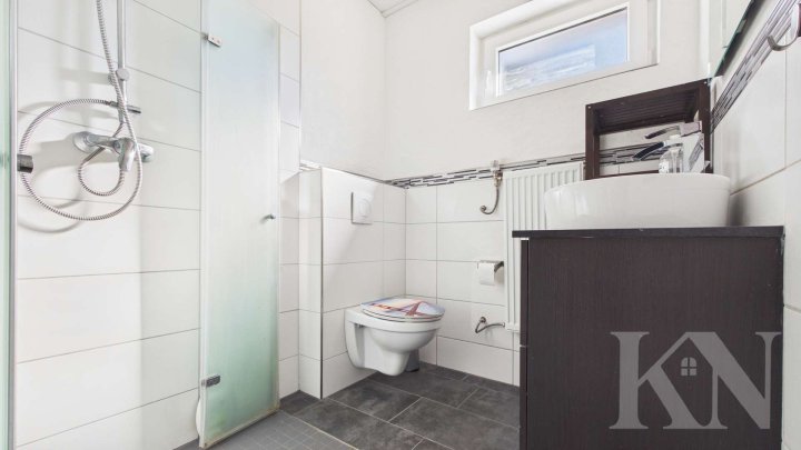 Großzügiges Wohnen in Merzig – Einfamilienhaus mit Garten, Balkon & Wintergarten