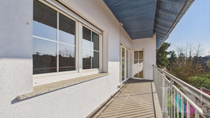 Großzügiges Wohnen in Merzig – Einfamilienhaus mit Garten, Balkon & Wintergarten