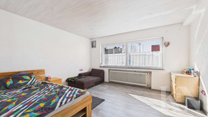 Großzügiges Wohnen in Merzig – Einfamilienhaus mit Garten, Balkon & Wintergarten