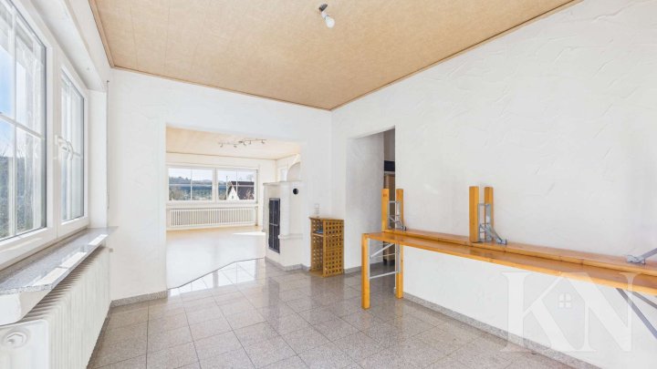 Großzügiges Wohnen in Merzig – Einfamilienhaus mit Garten, Balkon & Wintergarten