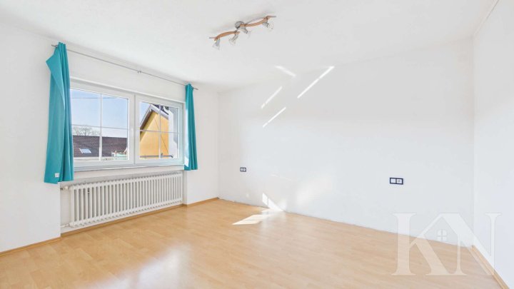 Großzügiges Wohnen in Merzig – Einfamilienhaus mit Garten, Balkon & Wintergarten