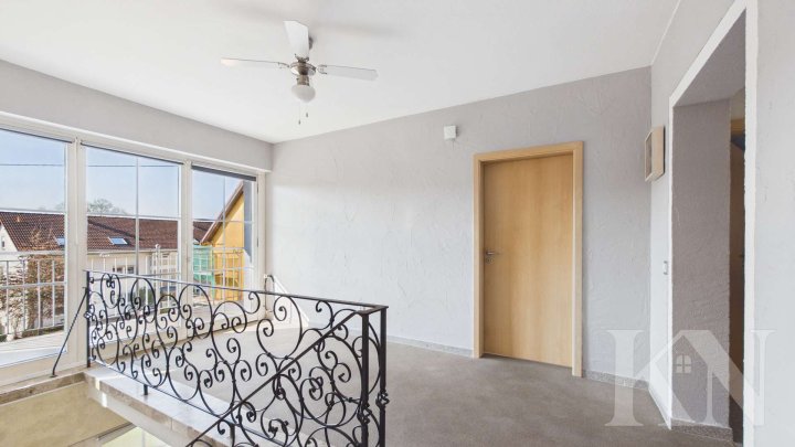 Großzügiges Wohnen in Merzig – Einfamilienhaus mit Garten, Balkon & Wintergarten