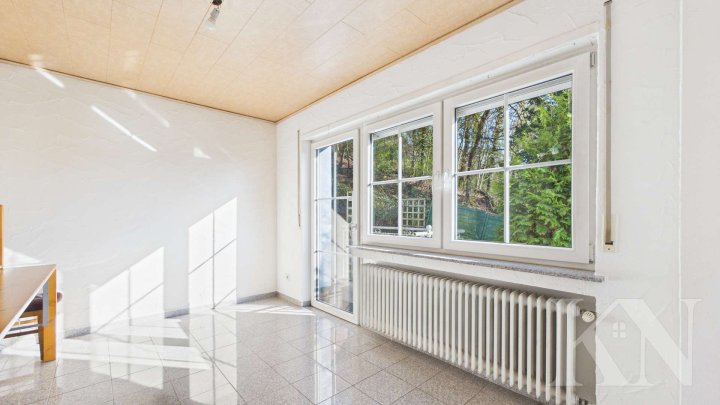 Großzügiges Wohnen in Merzig – Einfamilienhaus mit Garten, Balkon & Wintergarten