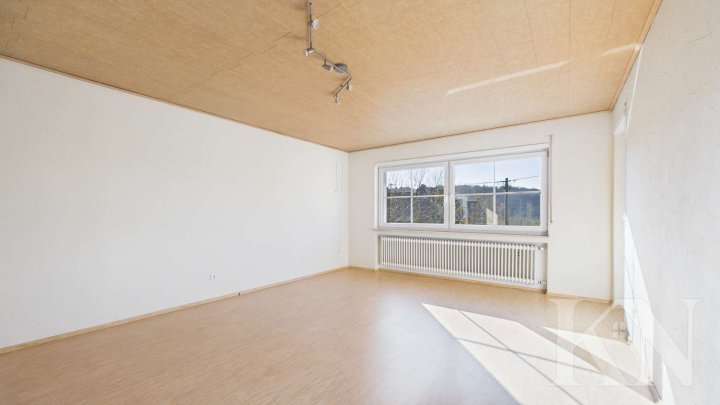 Großzügiges Wohnen in Merzig – Einfamilienhaus mit Garten, Balkon & Wintergarten