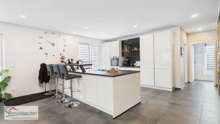 PERL-SINZ: MODERNE DOPPELHAUSHÄLFTE MIT HOCHWERTIGER AUSSTATTUNG UND GARTEN