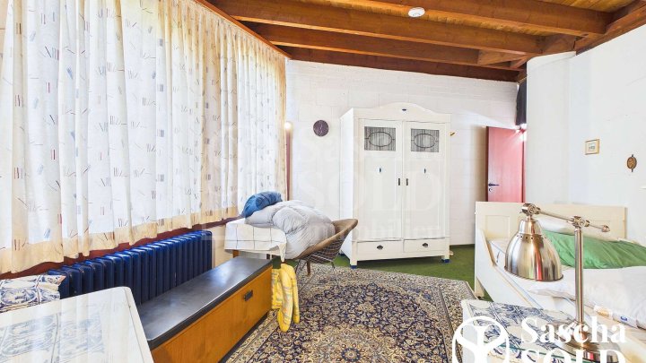 Architekturjuwel mit Galerie, Terrassen und kreativer Seele in ruhiger Bestlage von Dudweiler