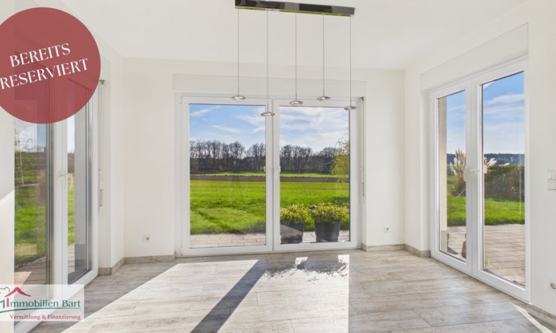 PERL-OBERLEUKEN: CA. 90 M² WOHNUNG / GARTEN / 3 STELLPLÄTZE / FERNBLICK