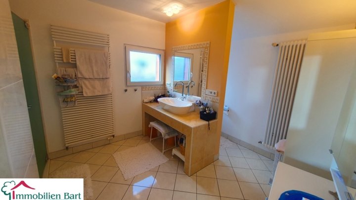 263 m² WOHNFLÄCHE! WOHNHAUS MIT GEWERBEEINHEIT IN WEISKIRCHEN