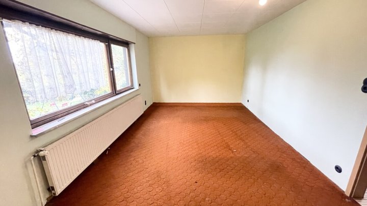 Freistehendes Wohnhaus mit großzügigem Grundstück in attraktiver Lage