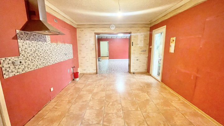 Freistehendes Wohnhaus mit großzügigem Grundstück in attraktiver Lage