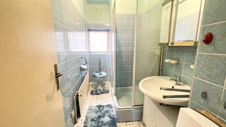 Freistehendes Wohnhaus mit großzügigem Grundstück in attraktiver Lage