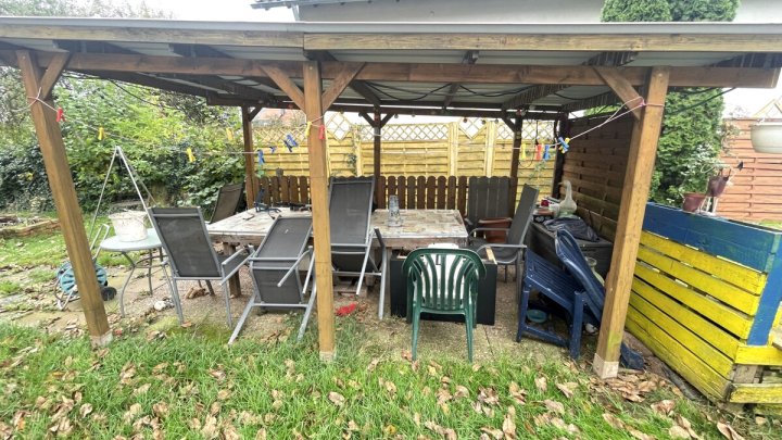 Freistehendes Wohnhaus mit großzügigem Grundstück in attraktiver Lage