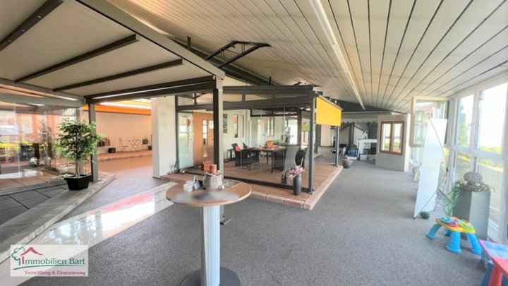 AN DER A8 ! GEWERBEBETRIEB AUF 4.070 M² GRUNDSTÜCK!