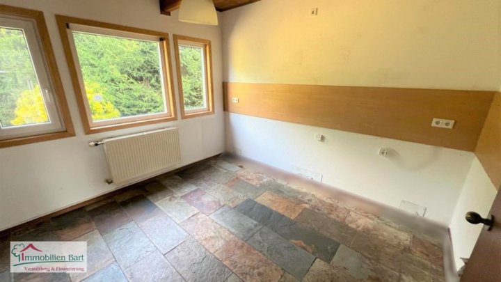 AN DER A8 ! GEWERBEBETRIEB AUF 4.070 M² GRUNDSTÜCK!