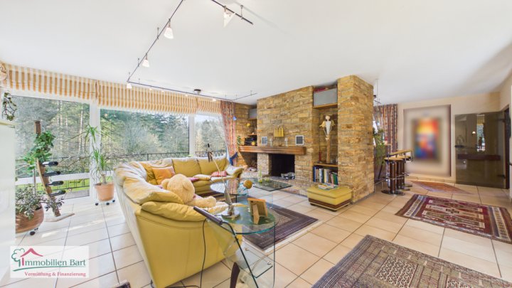 NATUR PUR!

EXKLUSIVES ANWESEN IN GRENZNÄHE VON LUXEMBOURG!