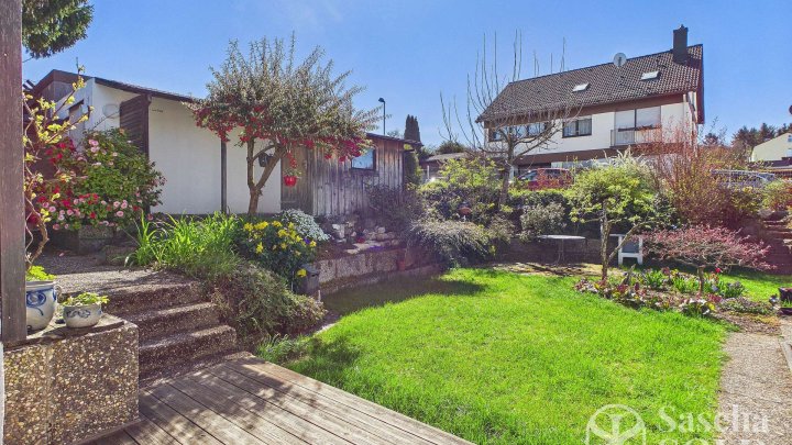 Gepflegter Bungalow mit Grundofen, sonniger Terrasse, Garten und Garage in Dudweiler-Süd