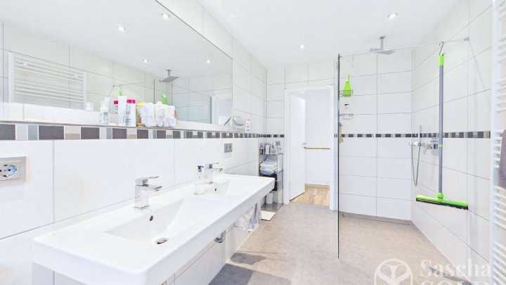 Gepflegter Bungalow mit Grundofen, sonniger Terrasse, Garten und Garage in Dudweiler-Süd