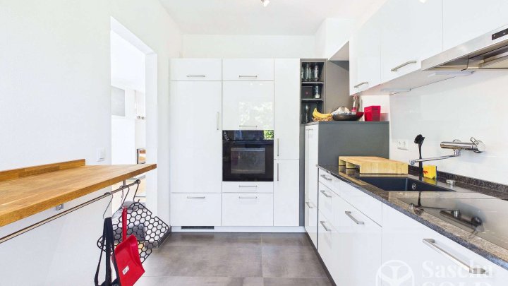 Gepflegter Bungalow mit Grundofen, sonniger Terrasse, Garten und Garage in Dudweiler-Süd