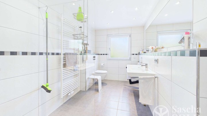 Gepflegter Bungalow mit Grundofen, sonniger Terrasse, Garten und Garage in Dudweiler-Süd