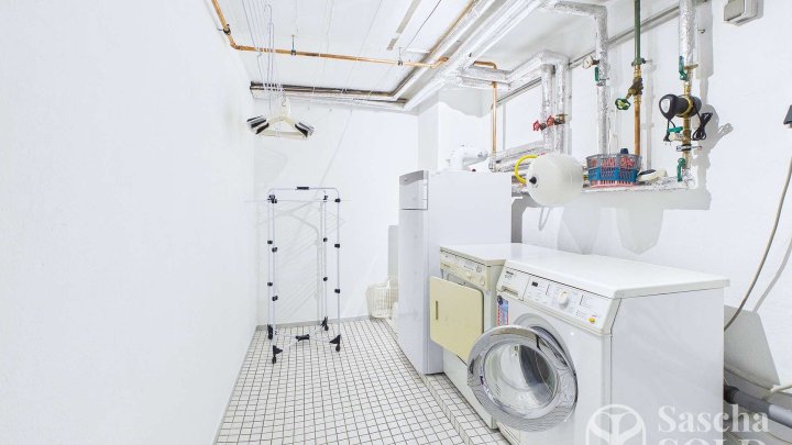 Gepflegter Bungalow mit Grundofen, sonniger Terrasse, Garten und Garage in Dudweiler-Süd