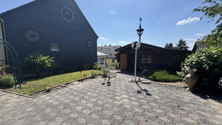 Historisches Einfamilienhaus mit modernem Komfort und viel Freizeitfläche