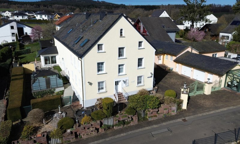 Historisches Einfamilienhaus mit modernem Komfort und viel Freizeitfläche
