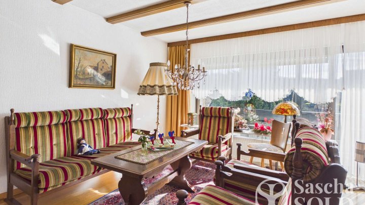 Freistehendes Einfamilienhaus in begehrter Lage von Oberwürzbach mit Garage, Terrasse & Südbalkon