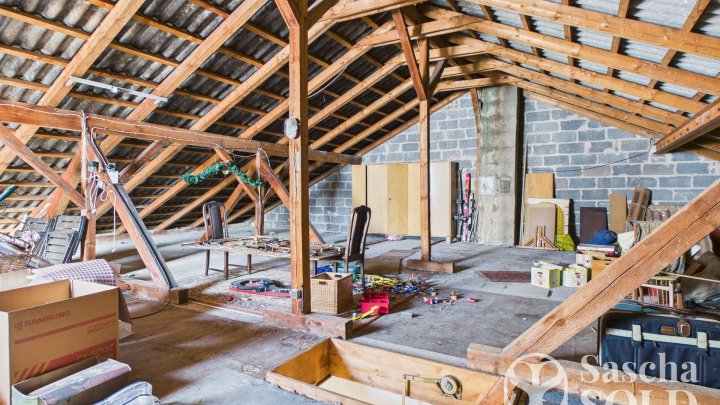 Freistehendes Einfamilienhaus in begehrter Lage von Oberwürzbach mit Garage, Terrasse & Südbalkon