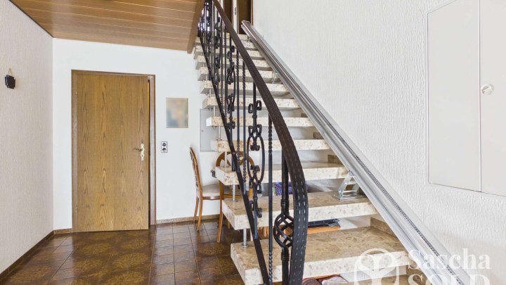 Freistehendes Einfamilienhaus in begehrter Lage von Oberwürzbach mit Garage, Terrasse & Südbalkon