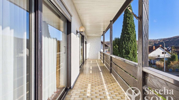 Freistehendes Einfamilienhaus in begehrter Lage von Oberwürzbach mit Garage, Terrasse & Südbalkon