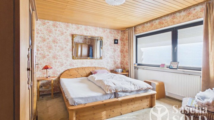 Freistehendes Einfamilienhaus in begehrter Lage von Oberwürzbach mit Garage, Terrasse & Südbalkon