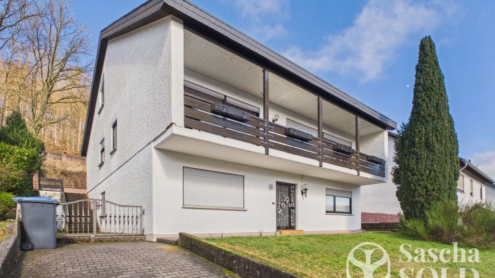Freistehendes Einfamilienhaus in begehrter Lage von Oberwürzbach mit Garage, Terrasse & Südbalkon