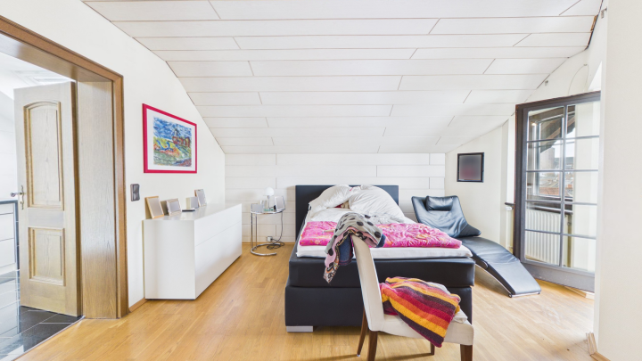 Freistehendes Einfamilienhaus mit Einliegerwohnung auf weitläufigem Grundstück mit Panoramablick