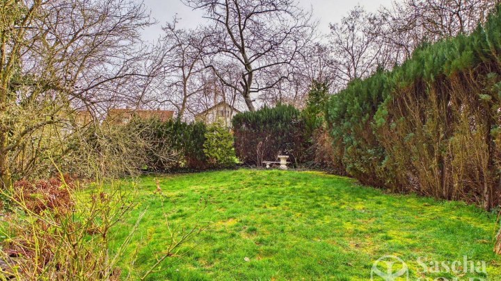 Freistehendes Einfamilienhaus mit Einliegerwohnung auf weitläufigem Grundstück mit Panoramablick