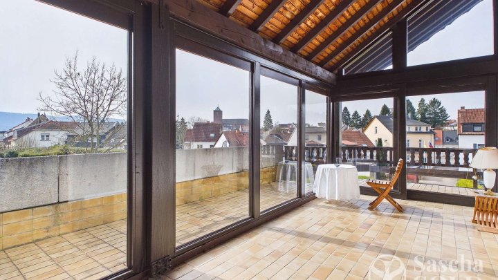 Freistehendes Einfamilienhaus mit Einliegerwohnung auf weitläufigem Grundstück mit Panoramablick