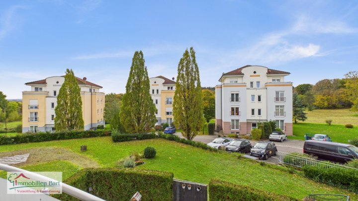 ORSCHOLZ: ALTERSGERECHTE 100 M² WOHNUNG IM GRÜNEN -  MIT GARAGENSTELLPLATZ!