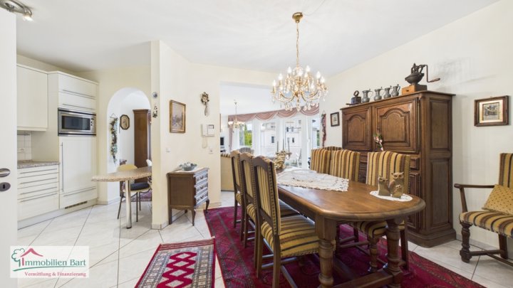 ORSCHOLZ: ALTERSGERECHTE 100 M² WOHNUNG IM GRÜNEN -  MIT GARAGENSTELLPLATZ!